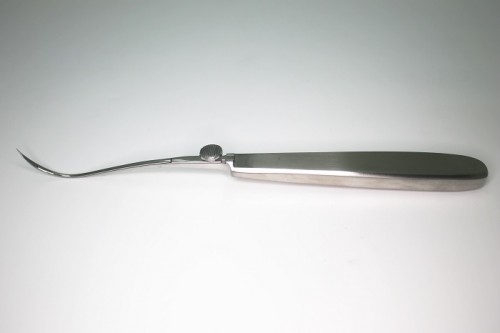 REVERDINS SUTURE NEEDLE WITH AUTOMATIC EYE, FULLY CURVED 20.3CM (8``) LONG